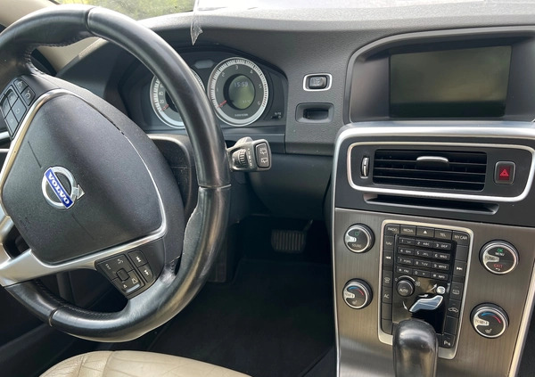 Volvo V60 cena 28900 przebieg: 299200, rok produkcji 2011 z Żnin małe 742